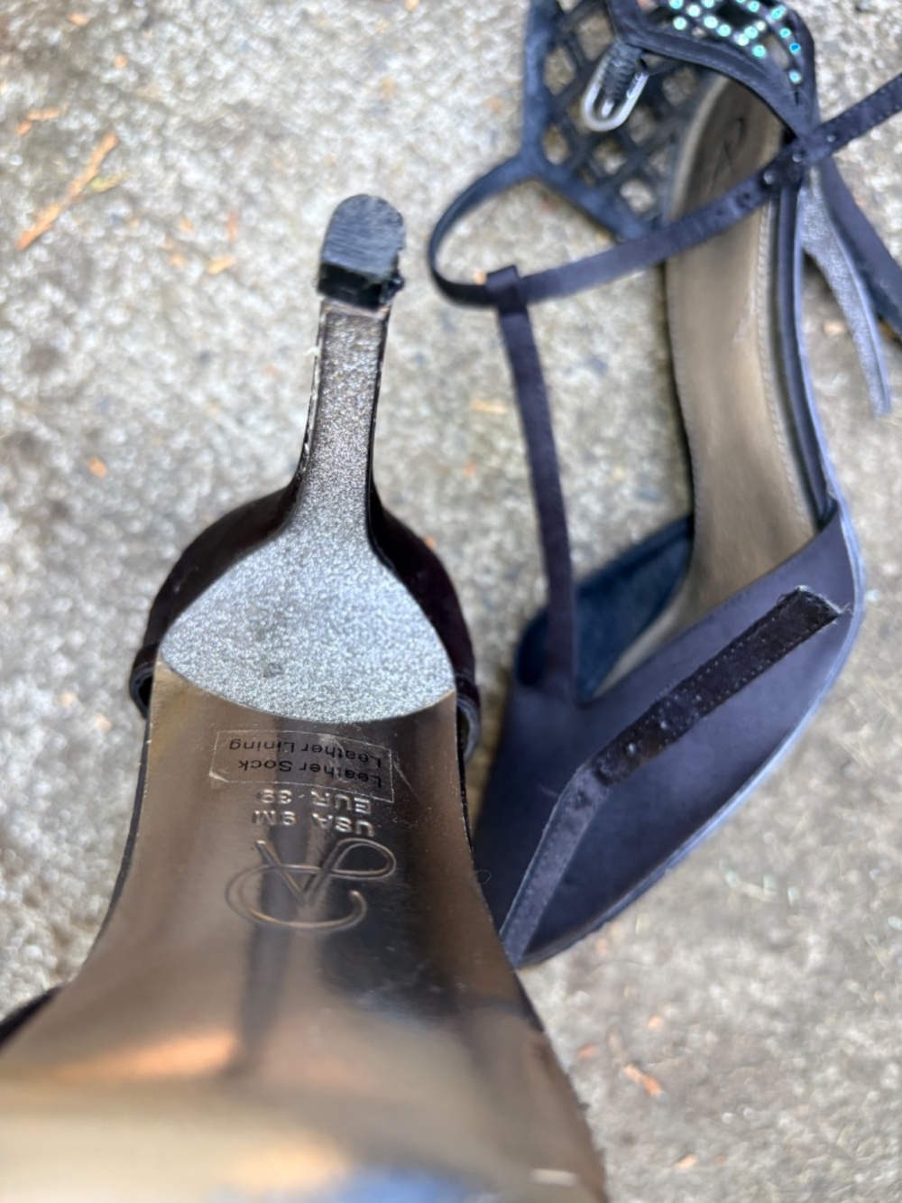 Heels - Picture 4 of 4